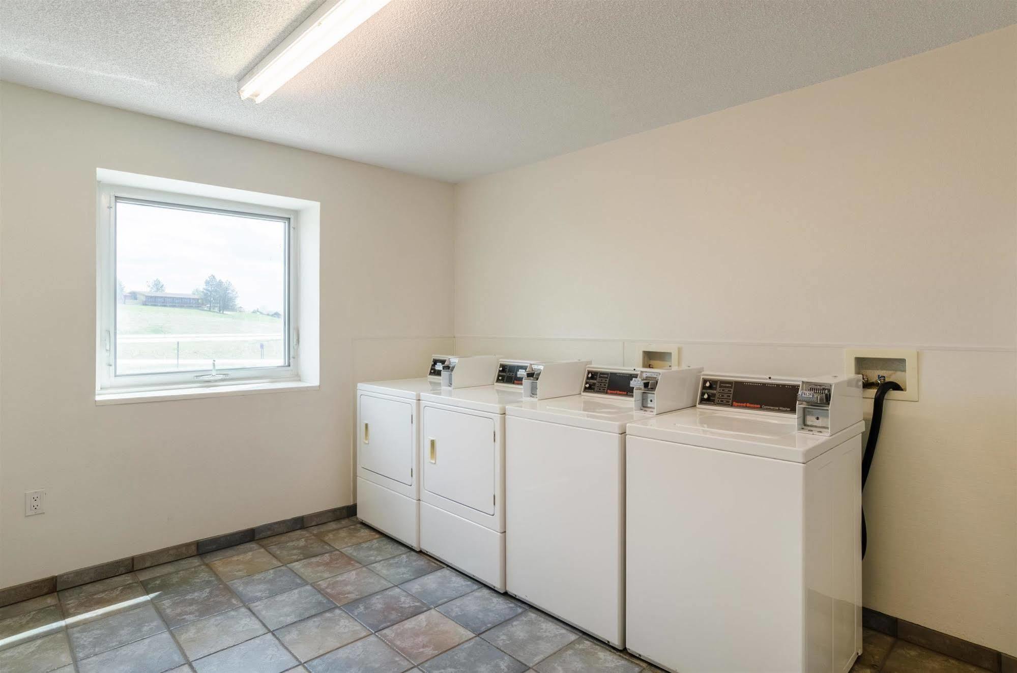 Baymont By Wyndham Sheridan Extérieur photo